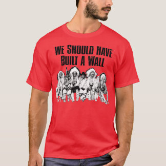 Camiseta Devíamos Ter Construído Uma ParedeTShirt