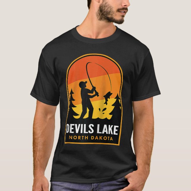 Camiseta Devils Lake North Dakota Fisheries Raglan (Frente)