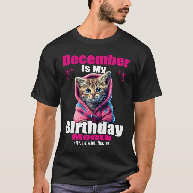 Camiseta Dezembro É Meu Aniversário Sim O Gatinho Todo Mês (Frente)