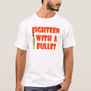 Camiseta dezoito com um t-shirt da bala