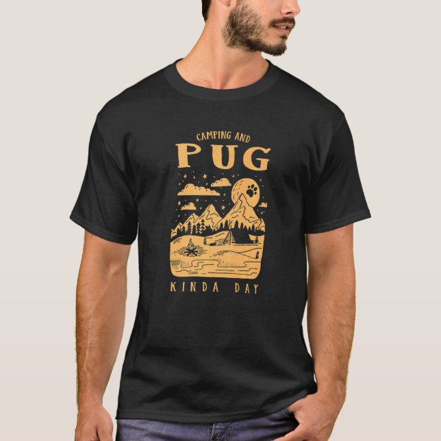Camiseta Dia de Acampamento e Pug Cachorro Pug Chinês (Frente)