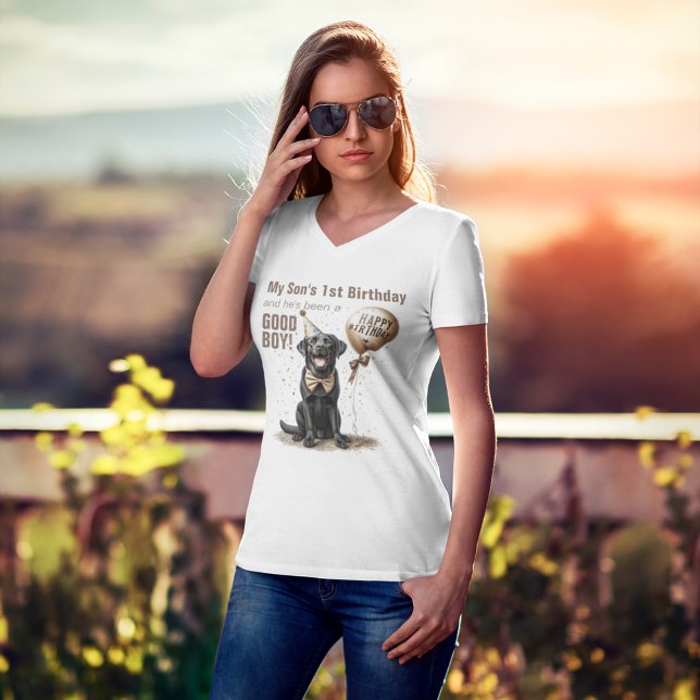 Camiseta Dia de Aniversário - Mãe Preta Personalizada no La (cute black lab happy birthday balloon confetti party hat for mom)