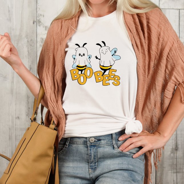 Camiseta Dia de as Bruxas engraçado de Belas-Boas-Bonitas (Have as little pun this Halloween with this clever t-shirt!)