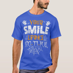 Camiseta Dia de as Bruxas engraçado Seu Sorriso Parece BooT