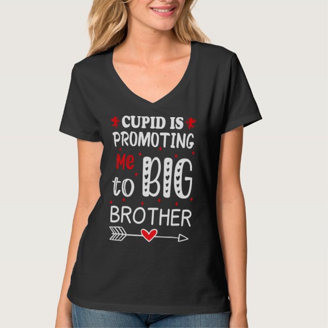 Camiseta Dia de os namorados Cupido Está Me Promovendo Para (Frente)
