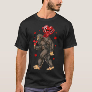 Camiseta Dia de os namorados Sasquatch Engraçado pelo Coraç