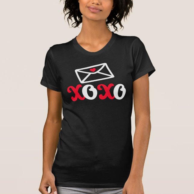 Camiseta Dia de os namorados XOXO (Frente)