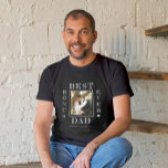 Camiseta Dia de os pais foto melhor pai de bônus de  de sem<br><div class="desc">Pai de bônus Stepdad Feliz Dia de os pais ousado tipografia branca em cinzas escuras carvões carvões fotografia personalizada personalizada do quadro negro com o seu texto e nomes.</div>