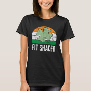 Camiseta Dia de Patrick do Bebado irlandês com formato de a