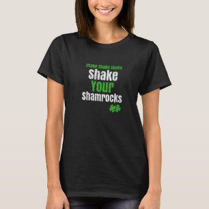 Camiseta Dia de São Patrício Agite Seu Chiclete Bebendo