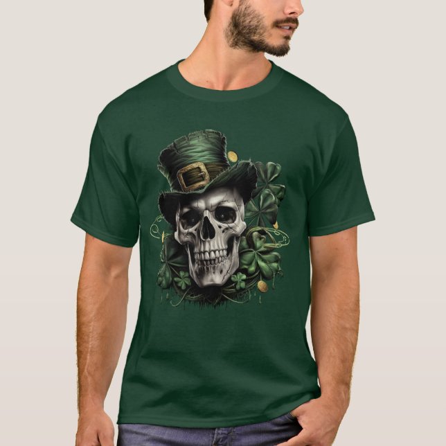 Camiseta Dia de São Patrício Crânio Irlandês Escuro com Cam (Frente)