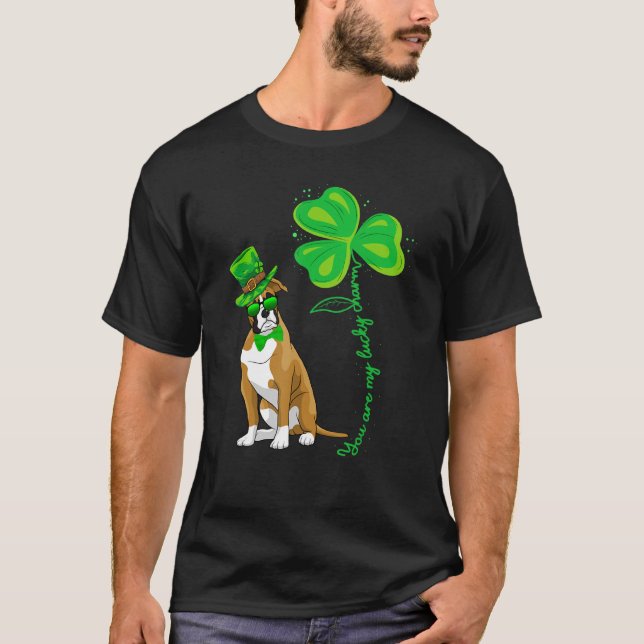 Camiseta Dia de São Patrício de Cachorro Boxer Sortuda (Frente)