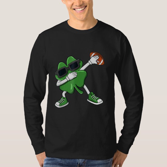 Camiseta Dia de São Patrício De Futebol Leprechaun Shamrock (Frente)
