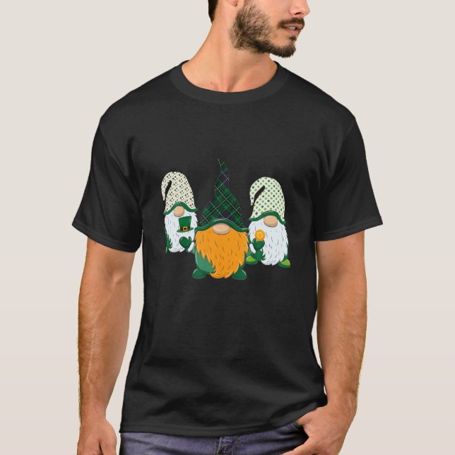 Camiseta Dia de São Patrício Engraçado Três Gnomo Shamrock  (Frente)
