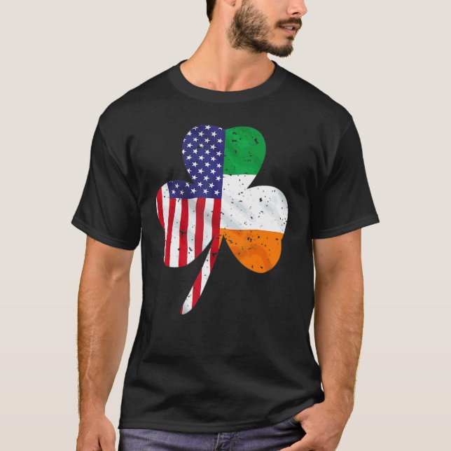Camiseta Dia de São Patrício Irish American Flag Shamrock S (Frente)