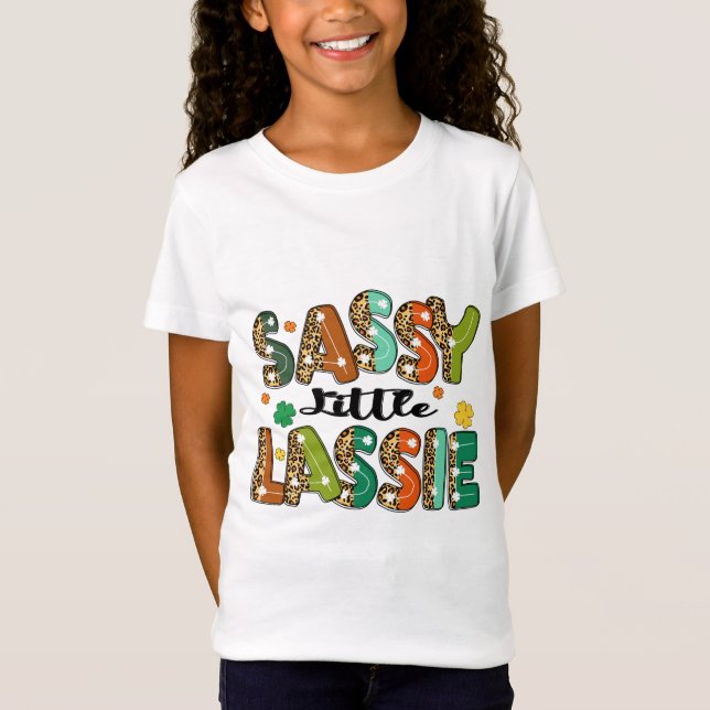 Camiseta Dia de São Patrício Irlandês Sassy Little Lassie C (Frente)