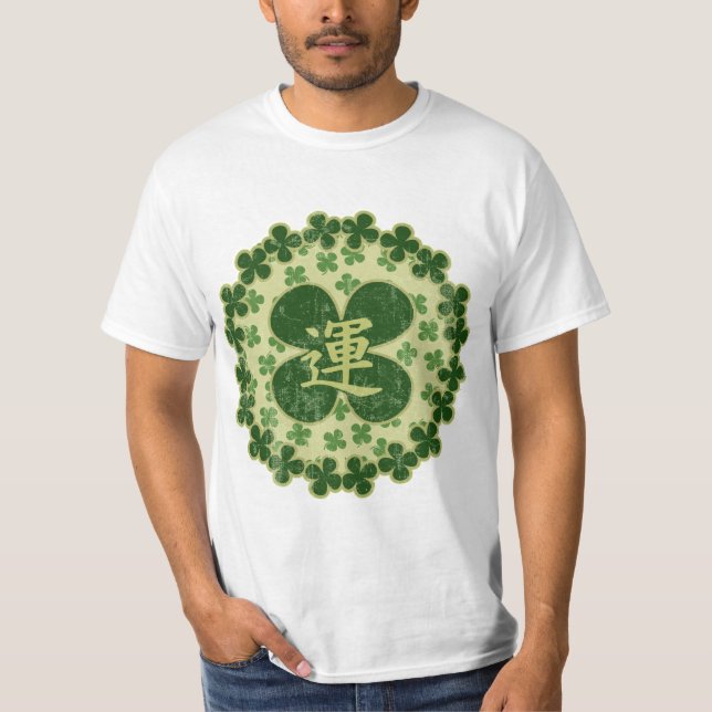 Camiseta Dia de São Patrício Kanji Shamrocks Distante (Frente)