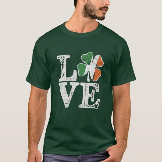 Camiseta Dia de São Patrício Love Lucky Irish Shamrock Gree (Frente)