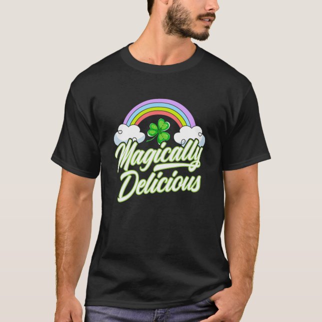 Camiseta Dia de São Patrício Magicamente Delicioso (Frente)