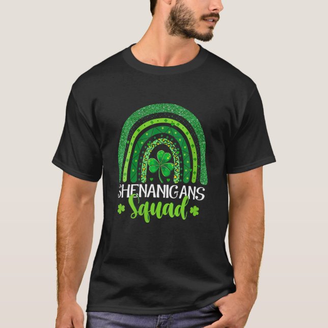 Camiseta Dia de São Patrício Shenanigans Squad Costume Rain (Frente)
