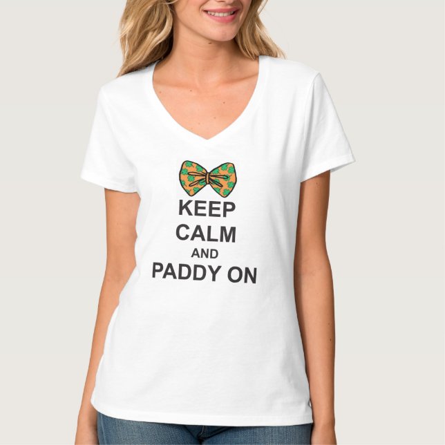 Camiseta Dia de São Patrício T-Shirt MANTER CALM e PADDY ON (Frente)