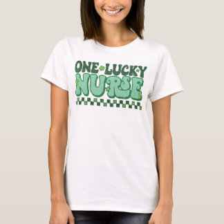 Camiseta Dia de São Patrício Uma Enfermeira Sortuda, Enferm