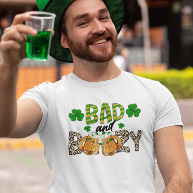 Camiseta Dia de São Patrício Urso Mau e Embriagado Divertid (Criador carregado)