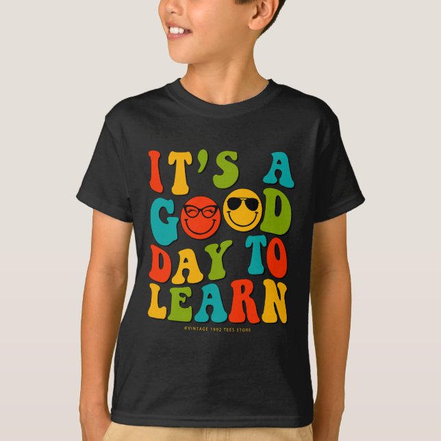 Camiseta Dia dos Professores É Um Bom Dia Aprender Gr (Frente)