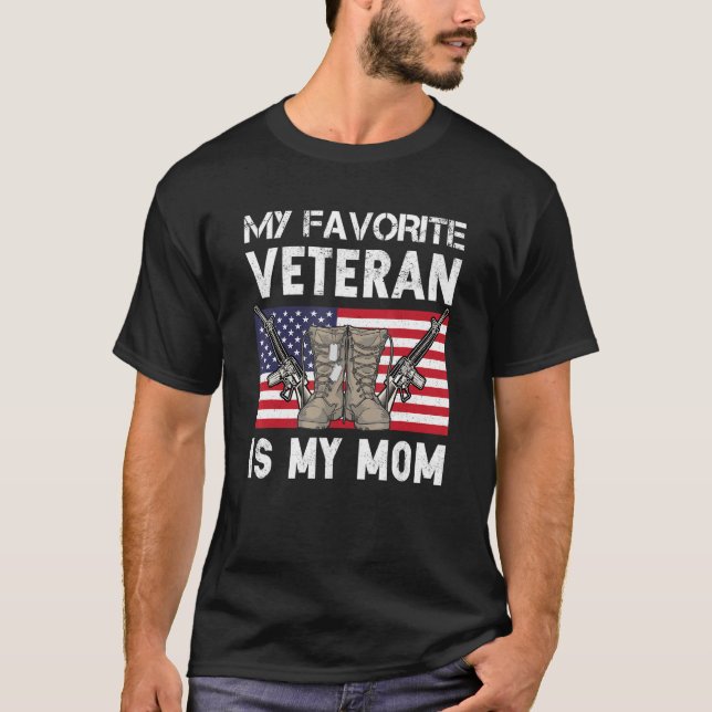 Camiseta Dia dos Veteranos Meu Veterano Favorito É Minha Mã (Frente)