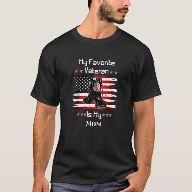 Camiseta Dia dos Veteranos Minha Veterana Favorita É Minha  (Frente)