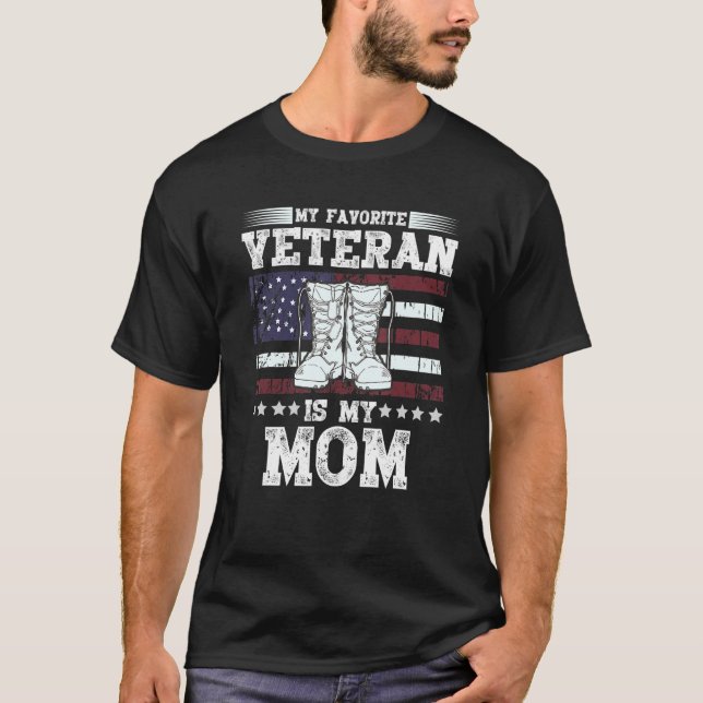 Camiseta Dia dos Veteranos Minha Veterana Favorita É Minha  (Frente)