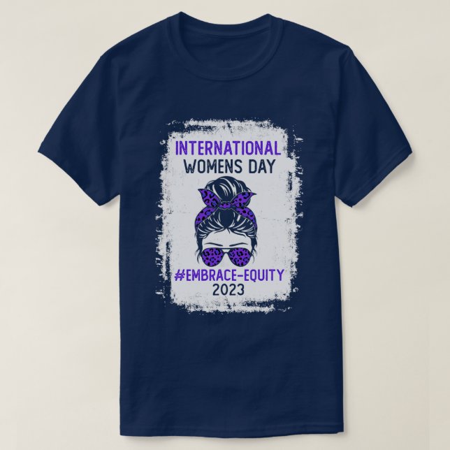 Camiseta Dia Internacional das Mulheres, Embrace Equity (Frente do Design)