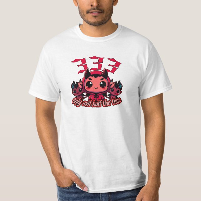 Camiseta Diabo Chibi - 333 Apenas mau metade do tempo (Frente)