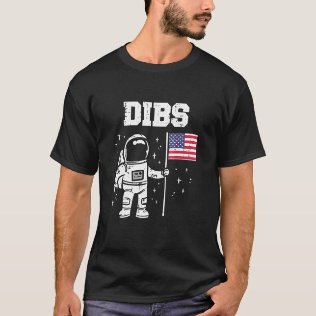 Camiseta Dibs Moon Astronauta Americana Bandeira Fundo 4º D (Frente)