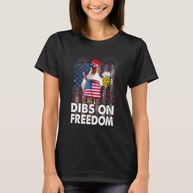 Camiseta Dibs on Freedom Chicken 4th of July US Flag Firecr (Frente)