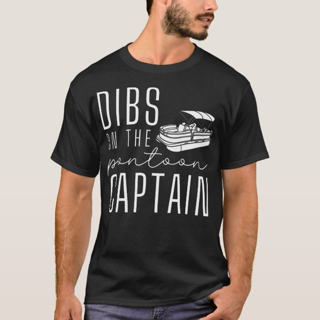 Camiseta Dibs On The Pontoon Boat Funny Vacation Captain Wi (Frente)