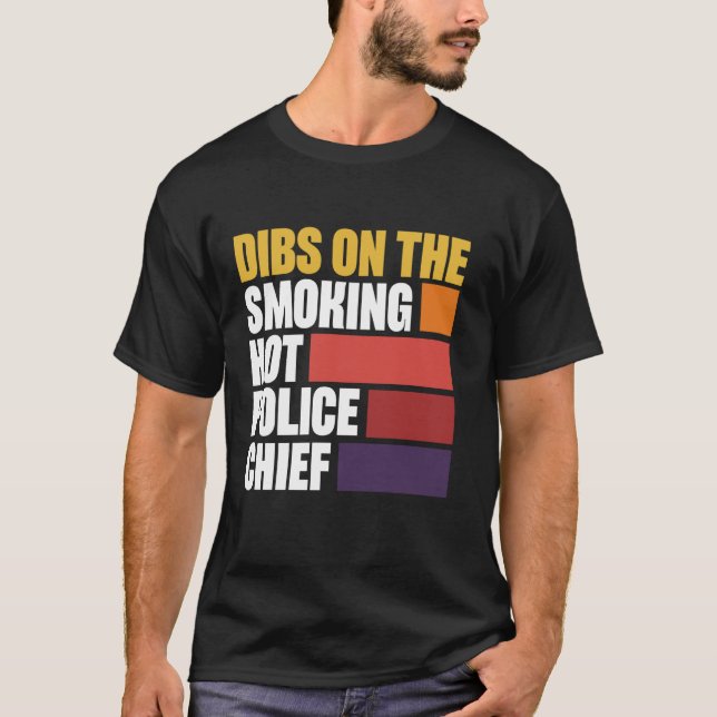 Camiseta Dibs Sobre O Chefe Da Polícia Quente De Fumar (Frente)