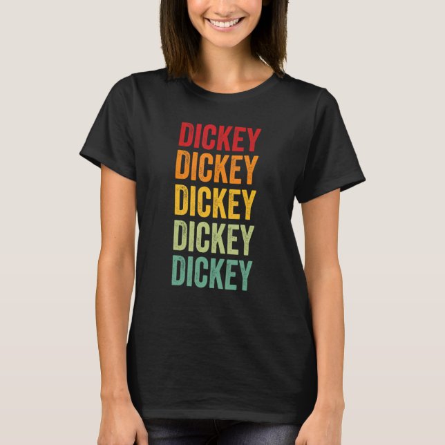 Camiseta Dickey County North Dakota Design de texto Rainbow (Frente)