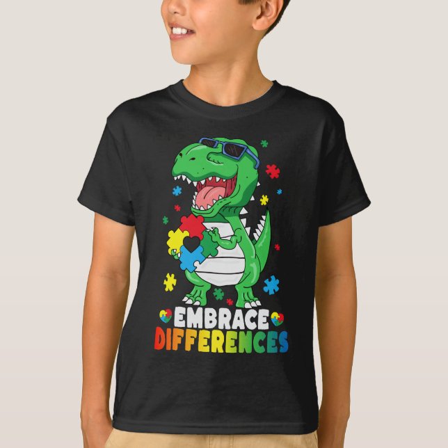 Camiseta Diferenças de Embrace T Rex Dinossaur Autism Aware (Frente)