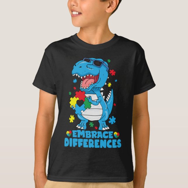 Camiseta Diferenças de Embrace T Rex Dinossaur Autism Aware (Frente)