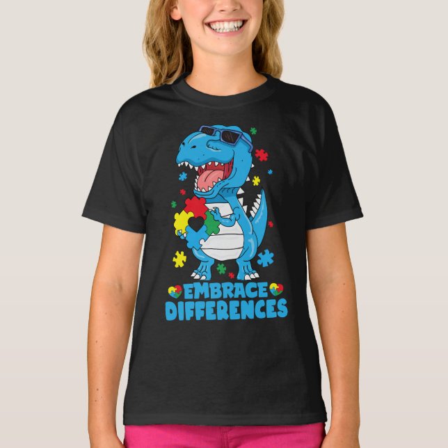 Camiseta Diferenças de Embrace T Rex Dinossaur Autism Aware (Frente)