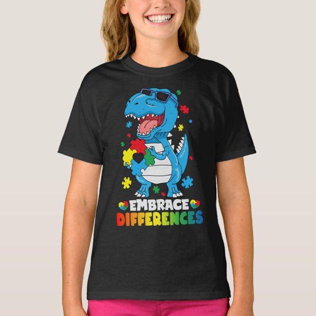 Camiseta Diferenças de Embrace T Rex Dinossaur Autism Aware (Frente)