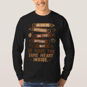 Camiseta Diferente Fora, Mas Mesma Dentro Negra Cardíaca