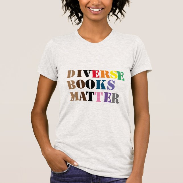Camiseta Diferentes Livros Importam (Frente)