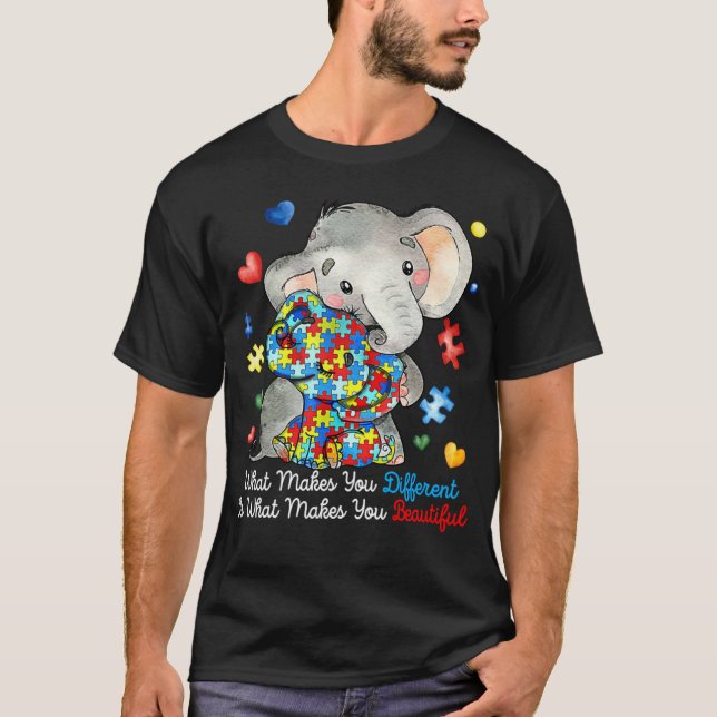 Camiseta Different Elephant Mom Autism Awareness Month Kids (Frente)