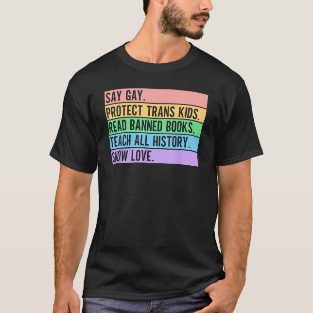 Camiseta Diga Gay Protect Kids Trans Leia Livros Banidos (Frente)