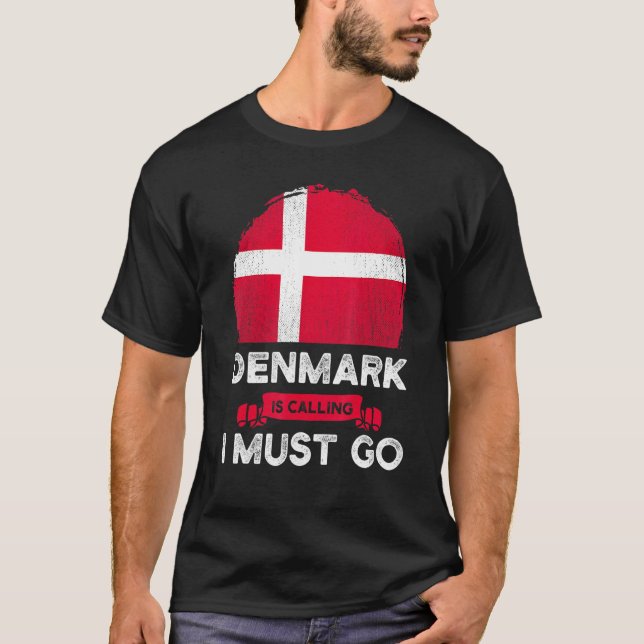 Camiseta Dinamarca Está Ligando Para Eu Ir Dançar Bandeira  (Frente)
