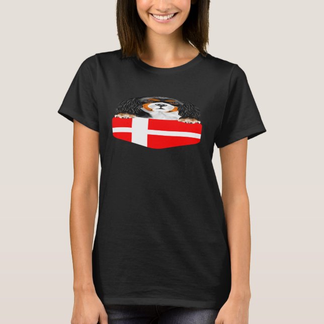 Camiseta Dinamarca Flag Cavalier King Charles Spaniel Dog (Frente)