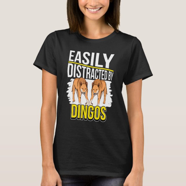 Camiseta Dingo Cachorro De Cotação Facilmente Distraído Por (Frente)