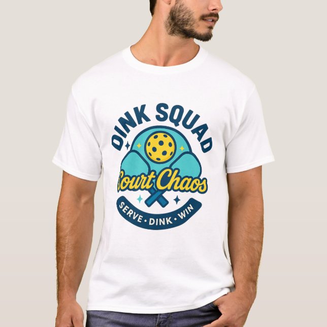 Camiseta Dink Squad — Court Chaos Pickleball Team Emblem (Frente)